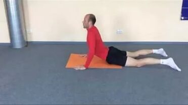 Oefentherapie helpt bij het versterken van verzwakte rugspieren bij osteochondrose